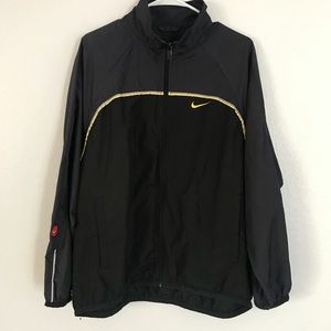 Nike Check Windbreaker Size M.